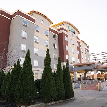 Holiday Inn Express Maspeth By Ihg Nowy Jork Zewnętrze zdjęcie