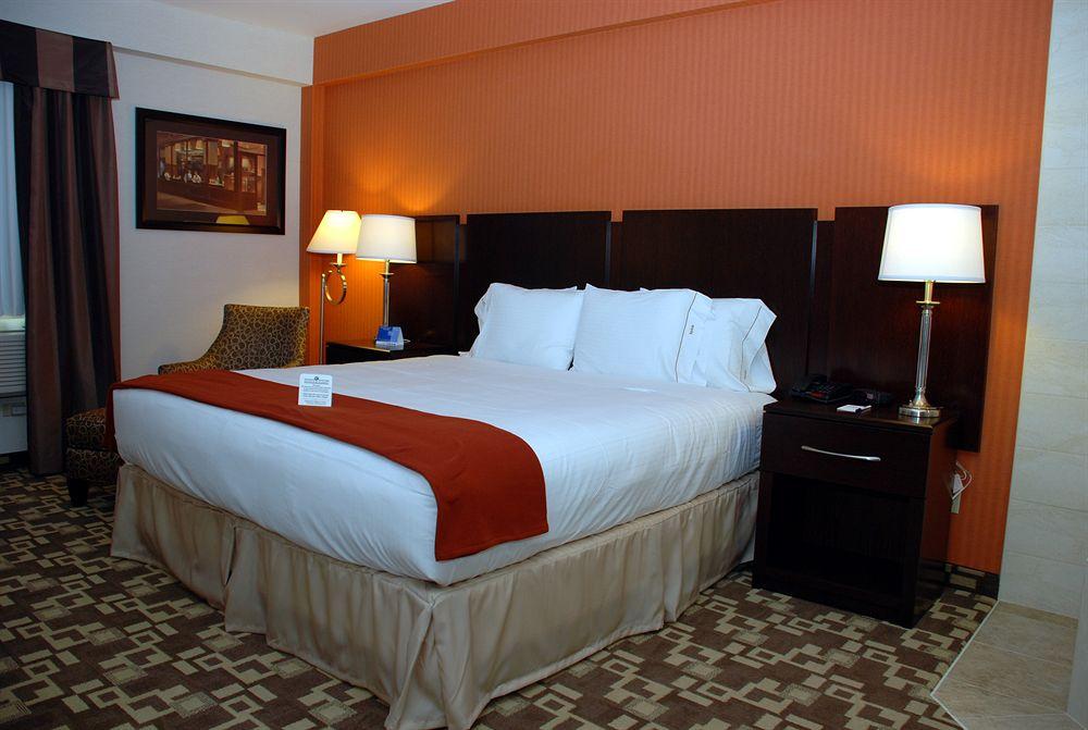 Holiday Inn Express Maspeth By Ihg Nowy Jork Zewnętrze zdjęcie