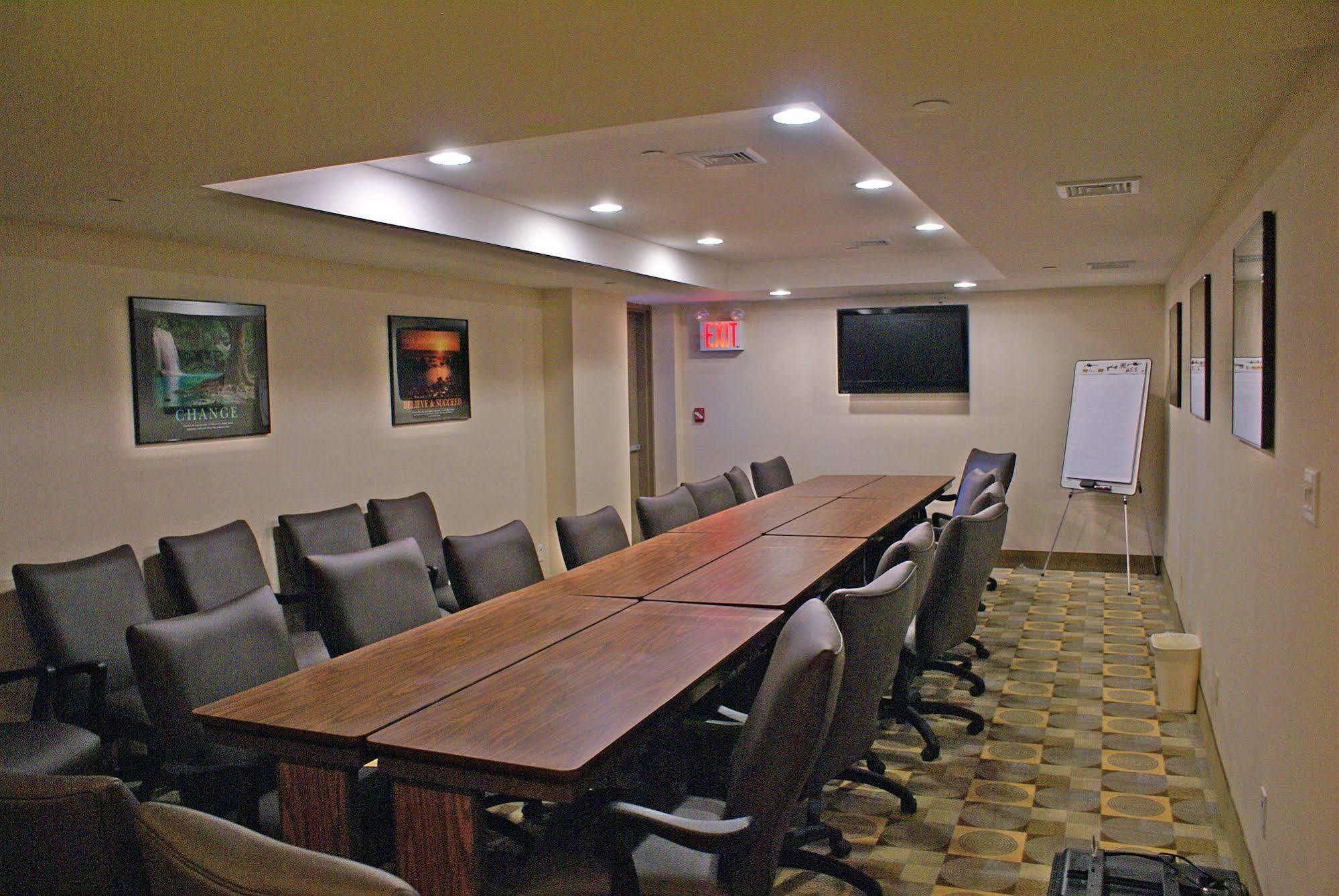 Holiday Inn Express Maspeth By Ihg Nowy Jork Zewnętrze zdjęcie