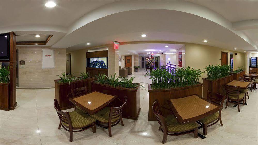 Holiday Inn Express Maspeth By Ihg Nowy Jork Zewnętrze zdjęcie